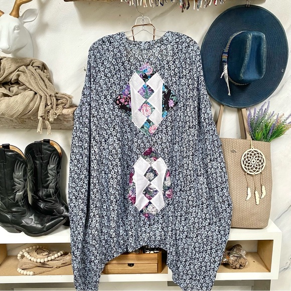 ✨ ARTISAN patchwork boho Gypsy vest/ Cape/Cover up w granny cottage cabin vibe - Picture 1 of 13
